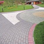 Different layouts of paving slabs can form different pattern combinations